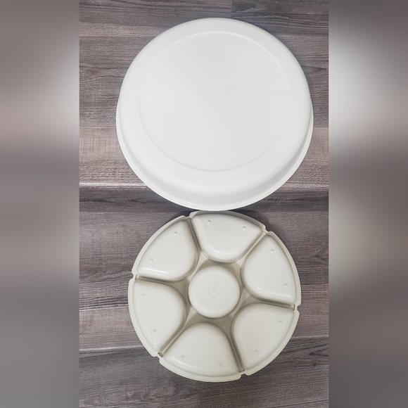 VintageTupperware veggie/ snack divider / tray with lid - Picture 4 of 8